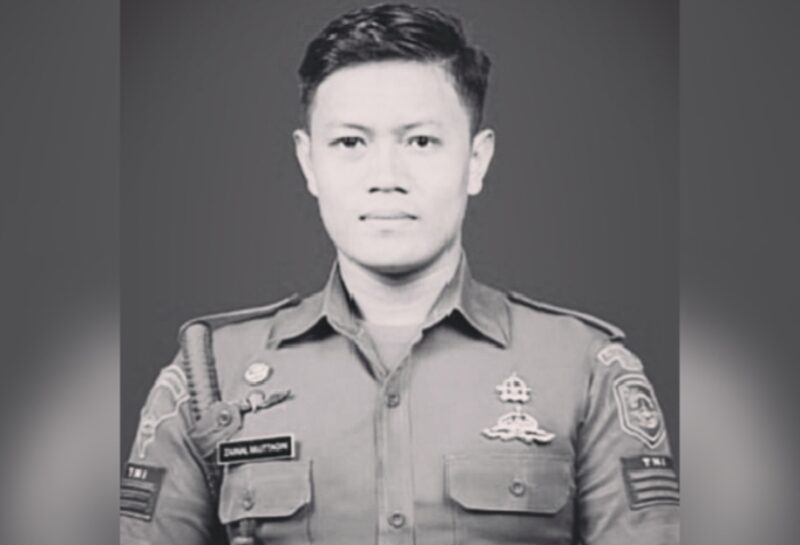 Praka Mar Zaenal Mutaqim Personel Detasemen Intai Para Amfibi 1 (Den Ipam 1) gugur saat latihan terjun payung pada Kamis (2/10) jelang HUT ke 80 TNI, 