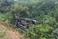 Mobil Fortuner milik terduga pengedar narkoba terbalik di Rokan Hilir