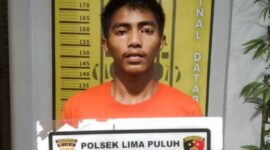 Pelaku pembunuhan gadis 17 tahun di pekanbaru inisial AD diamankan polsek limapuluh, Ahad (19/10)