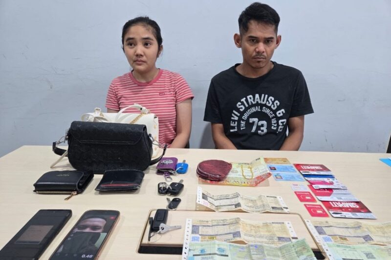 Dua pelaku pemerasan modus VCS bernama Sisilia Hendriani (24) dan Syamsul Zekri (34), ditetapkan sebagai tersangka setelah terbukti memeras korban hingga mengalami kerugian mencapai Rp1,6 miliar. (Foto:Ditreskrimsus Polda Riau)