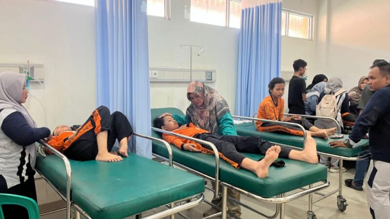 Bupati Siak Dr. Afni Zulkifli turun langsung ke Rumah Sakit untuk memastikan kondisi korban, Sabtu (31/1)