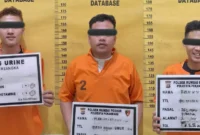 Polisi amankan 3 tersangka yang melakukan perusakan mobil dan penganiayaan di Rumbai, Sabtu (14/2). Foto Istimewa