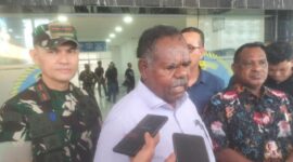 Gubernur Papua Barat Daya Elisa Kambu menyampaikan duka atas meninggalnya dua anggota TNI AL. (Antara)