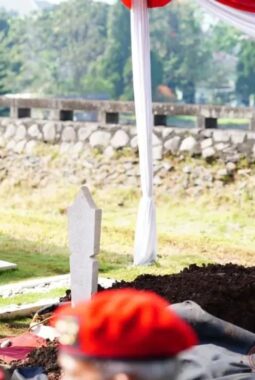 Bentuk Penghormatan Negara, Panglima TNI Pimpin Upacara Pemakaman Militer