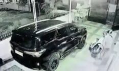 Terekam CCTV, Rumah Mantan Gubernur Riau Syamsuar Disatroni Maling, Motor Raib Digotong Pelaku