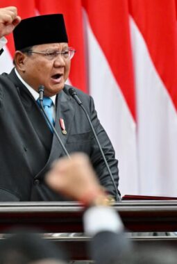 Prabowo Minta Warga Laporkan Tindakan Aparat yang Tak Sesuai Ketentuan