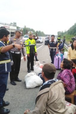 Kecelakaan Maut di Tol Permai, Sat PJR Ditlantas Polda Riau dan Hutama Karya Sigap Evakuasi Korban
