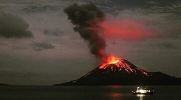 Gunung Anak Krakatau Kembali Erupsi, PVMBG Imbau Warga Jauhi Radius 3 Kilometer