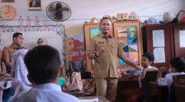 Walikota Pekanbaru, H Agung Nugroho saat melakukan kunjungan ke salah satu SD Negeri yang ada di Pekanbaru