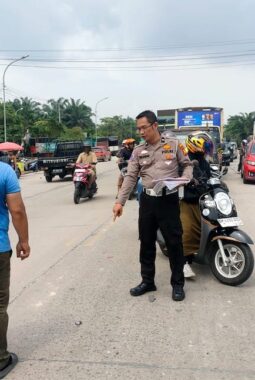 Pengendara Motor Tewas Ditempat Usai Alami Kecelakaan dengan Truk di Jalan Siak II Pekanbaru