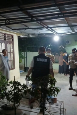 Warga Limbungan Dibuat Geger! Mayat Pria Paruh Baya Ditemukan Didalam Rumah, Polisi Amankan Anak Kandung
